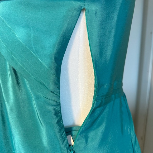 Bally Woman Green 100% silk dress Made in Italy Size 4. - Picture 4 of 7